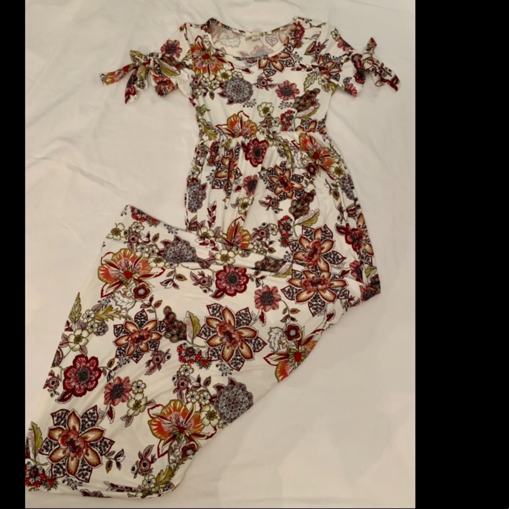 Floral Maxi Dress with pockets💗 size M